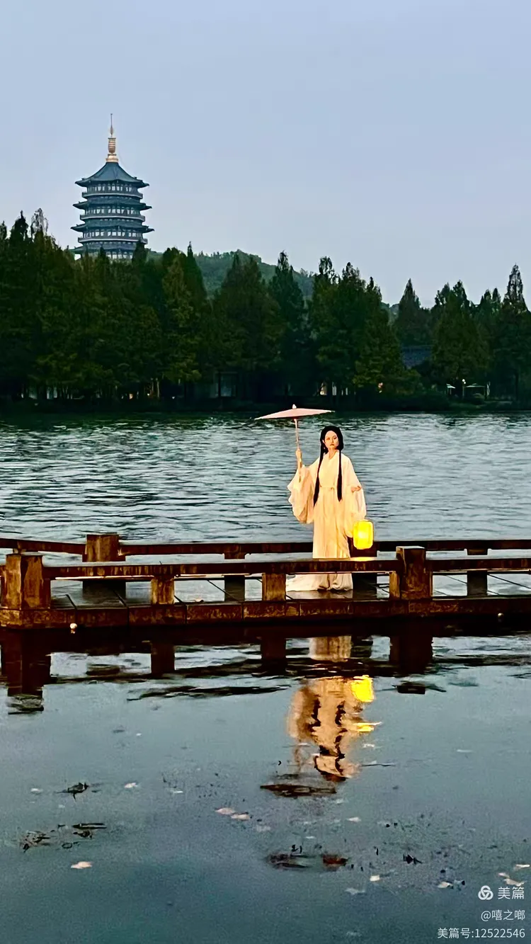 西湖雷峰塔下,真的遇到白娘子